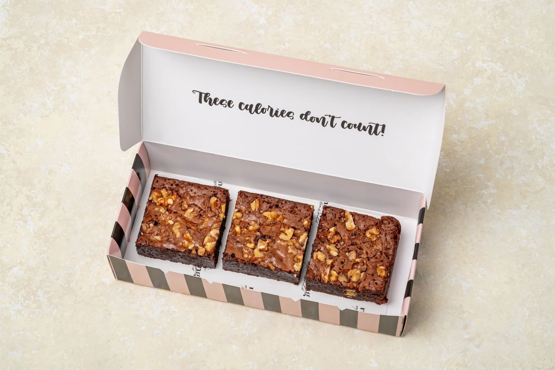 براونيز الشوكولاتة الداكنة والجوز